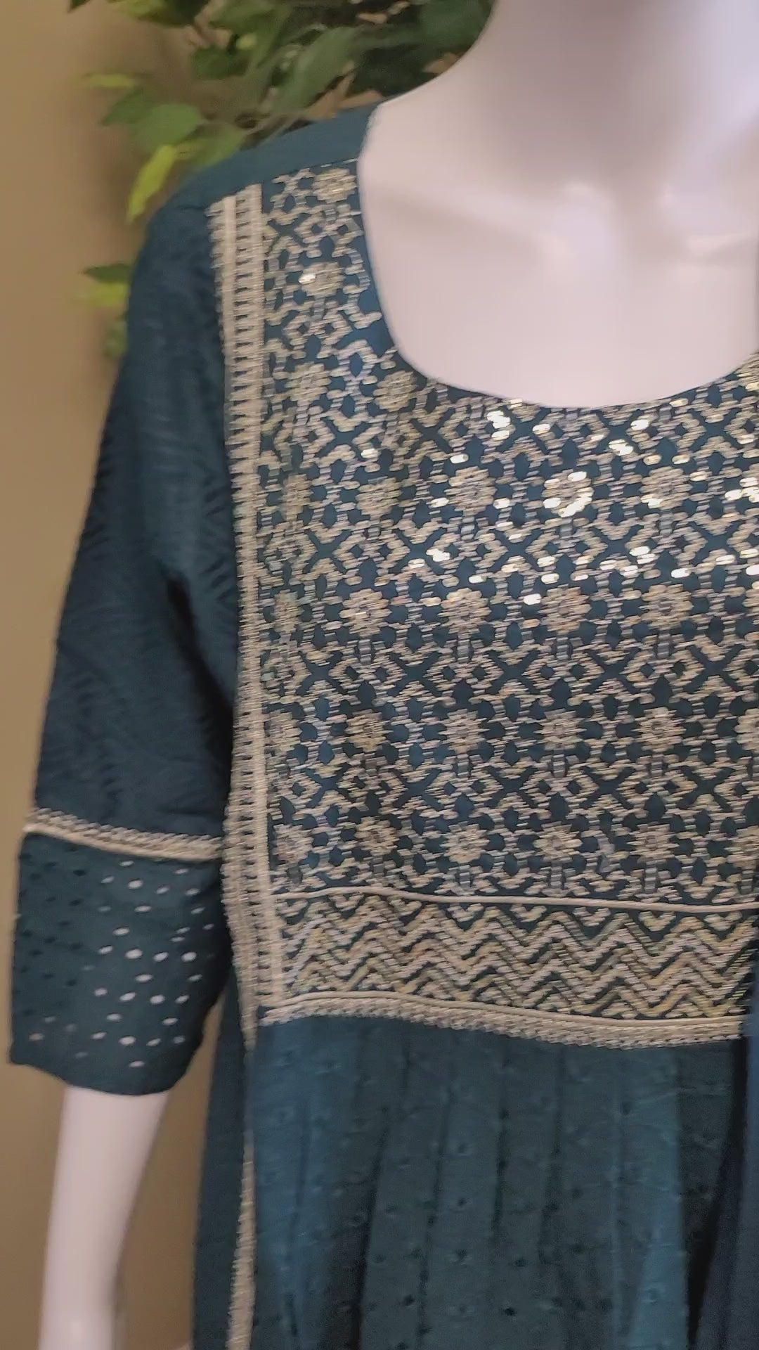 Nyracut - Cotton schiffli work - peacock blue - video